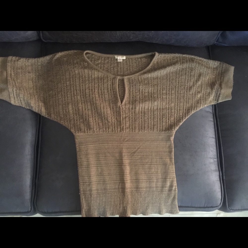 Cute knit top - size medium